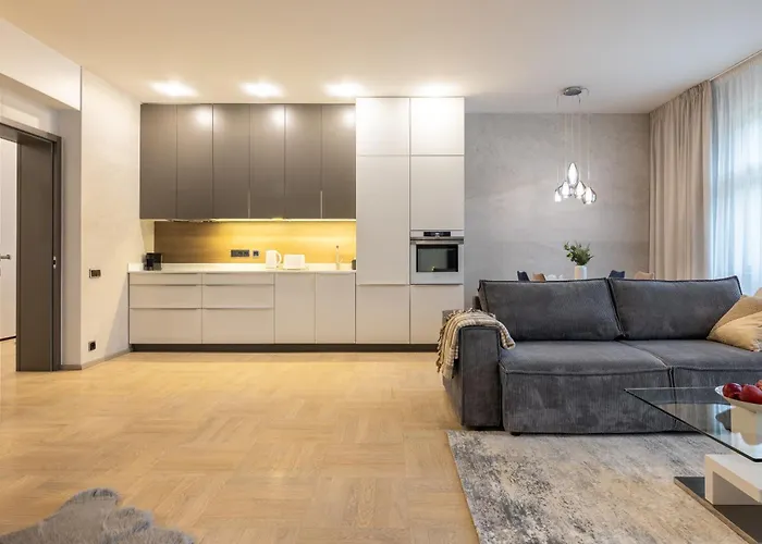Chic & Central New Town Apartment By Subway