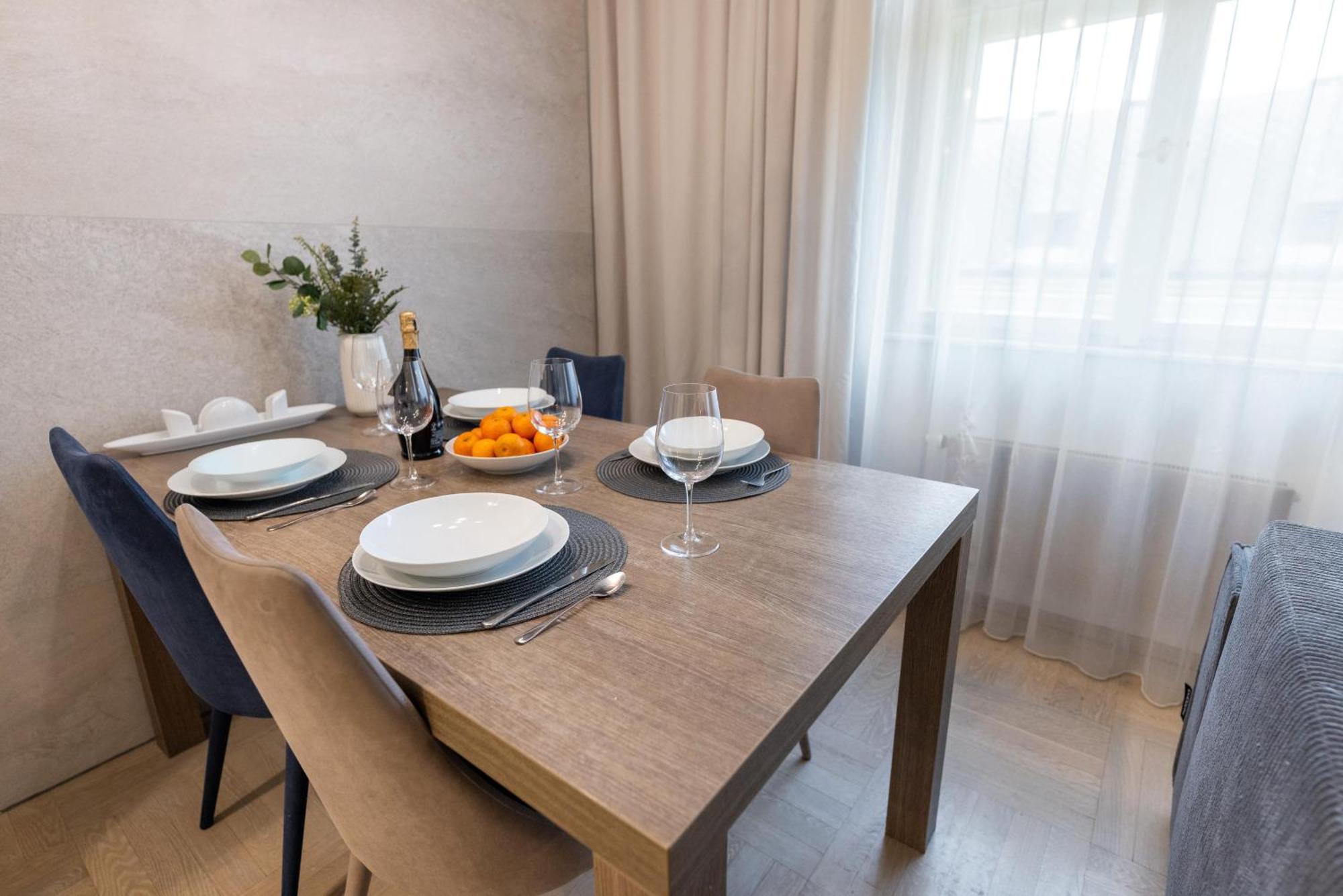 Chic & New Town By Subway Apartment Prague