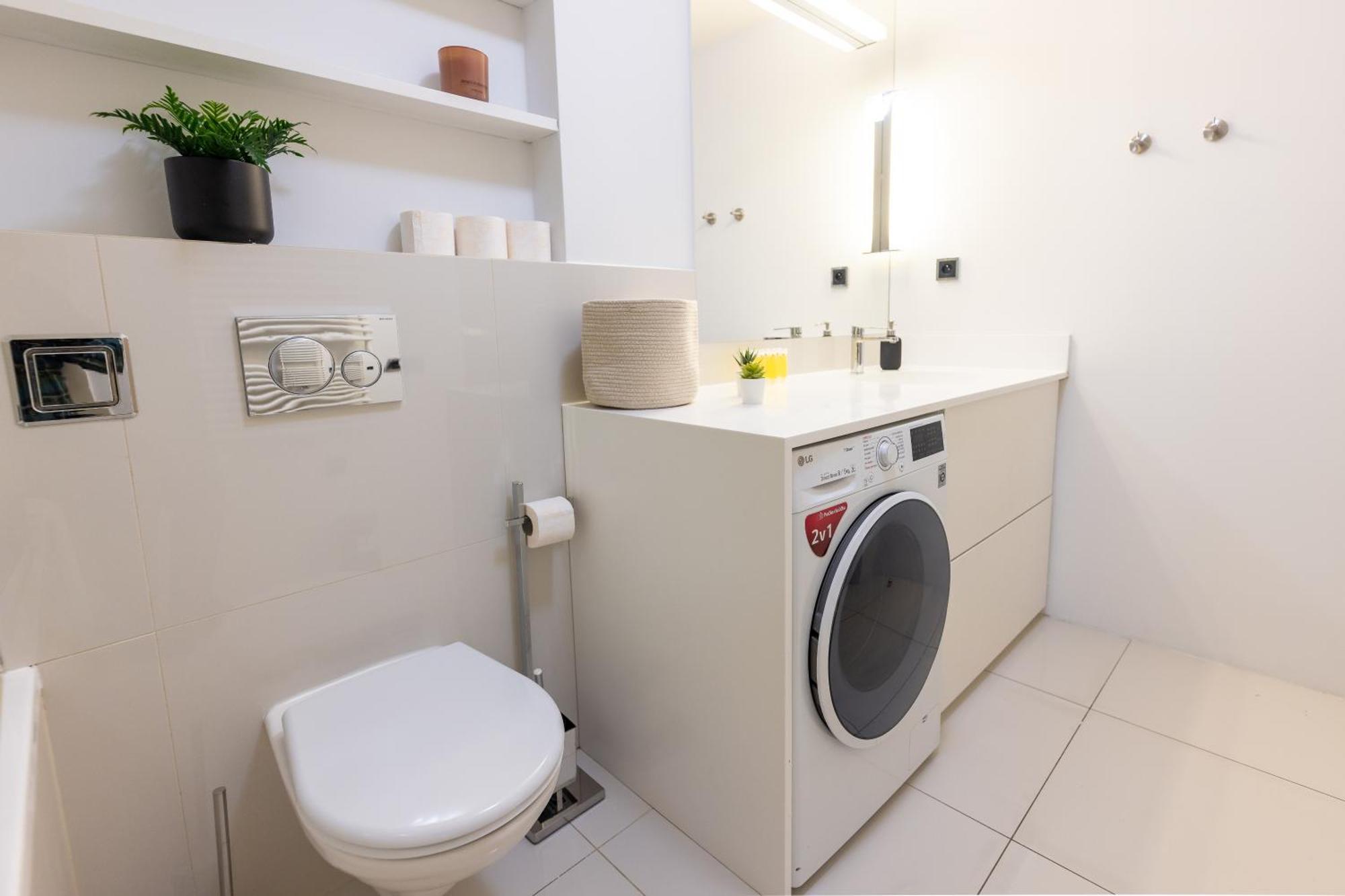 Apartment Chic & New Town By Subway *